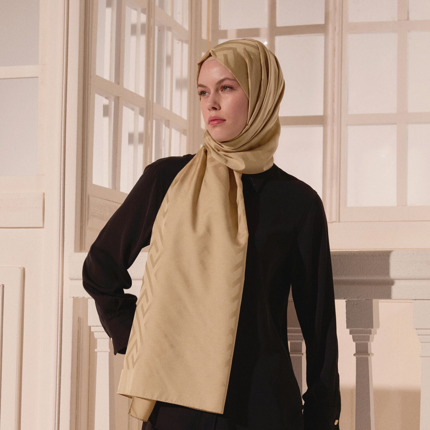 Sciarpa in lana e seta con motivo a G in oro jacquard - 6