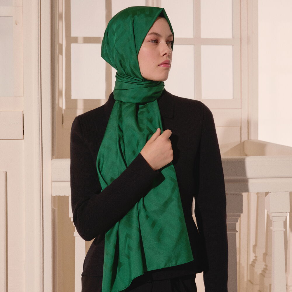 Sciarpa in lana e seta jacquard con motivo G verde smeraldo - Vismara