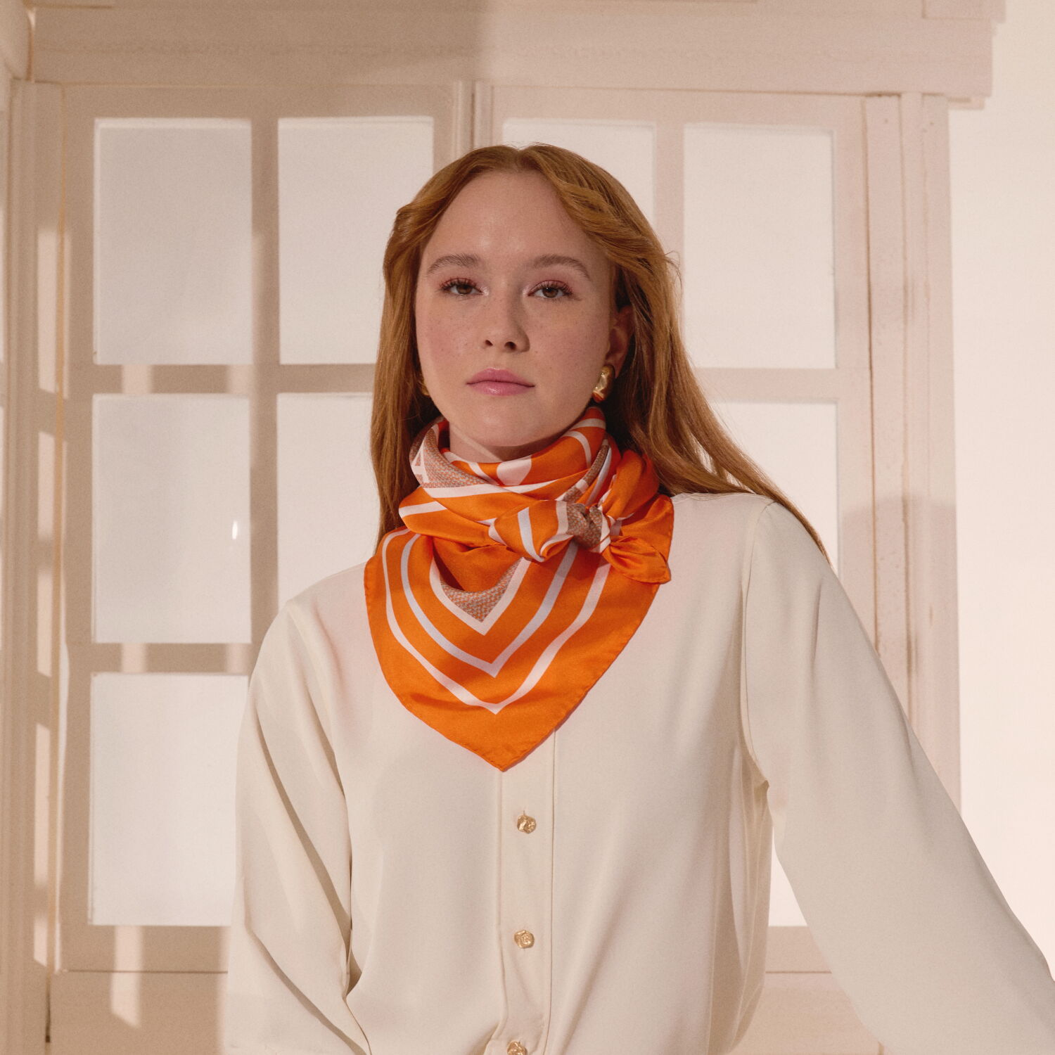 Sciarpa quadrata in twill di seta con motivo a cigno arancione Vismara - 3